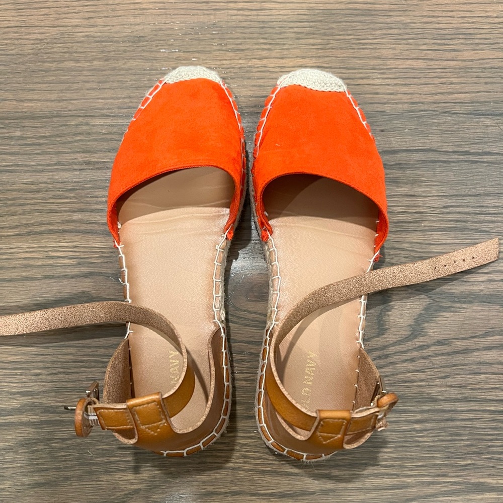 Cute Old Navy red and brown espadrilles, size 8